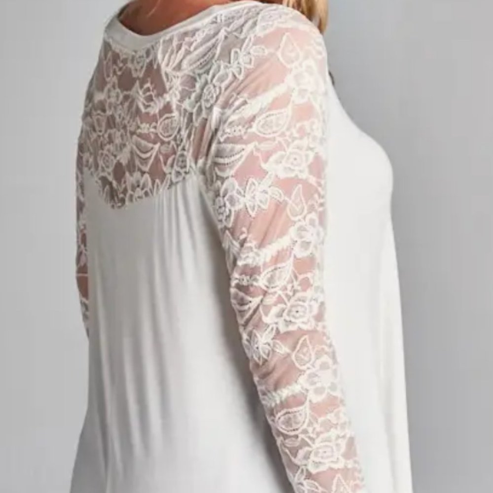 Women's Lace Top - Curvy Off White